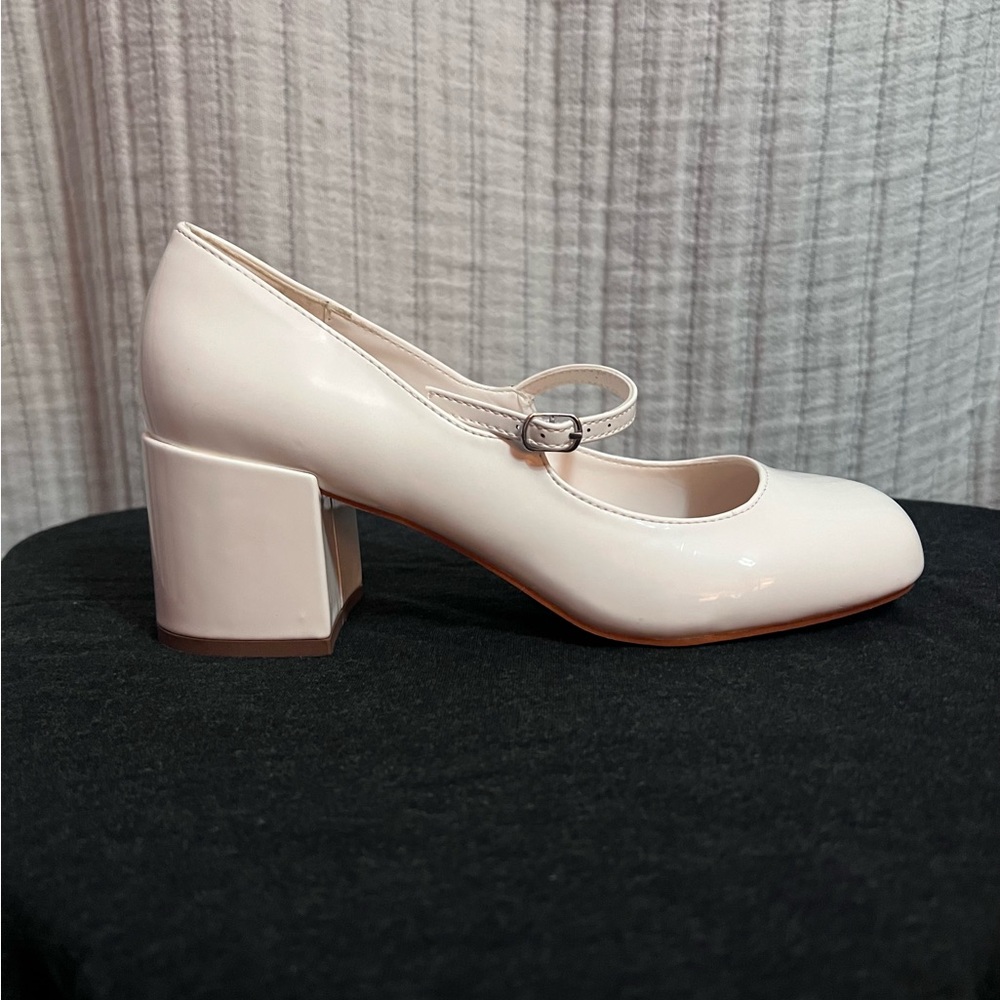 Journee Collection White Okenna Low Heel Square Toe Pumps - Picture 4 of 8